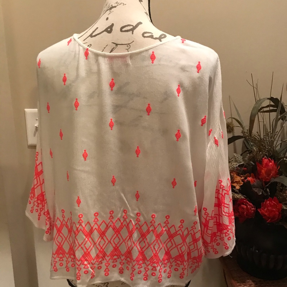 NWOT White Aztec pattern - Picture 4 of 5